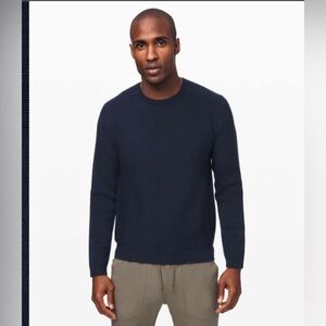 Mens navy Lululemon Alpine Air Crew EUC size medium